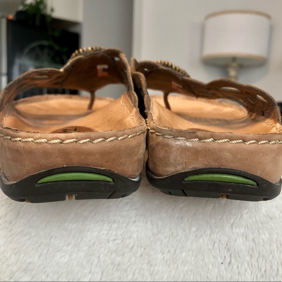 Earth Freesia Leather Embellished Thong Sandal Sz7 - Picture 7 of 9